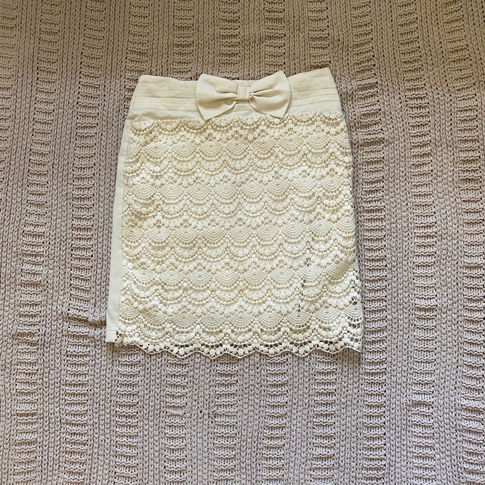 Lace skirt